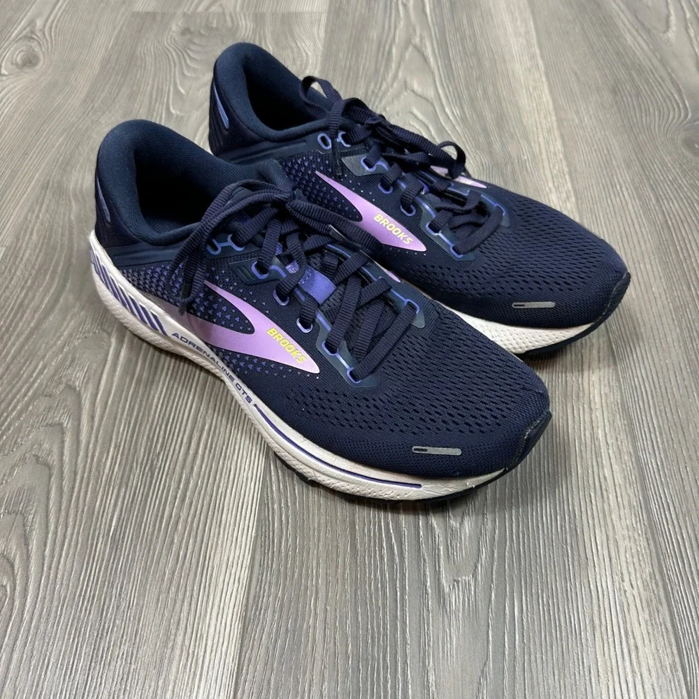 Brooks Women‎ Adrenaline GTS 22 Running Shoe in Peacoat/Blue Iris/Rhapsody